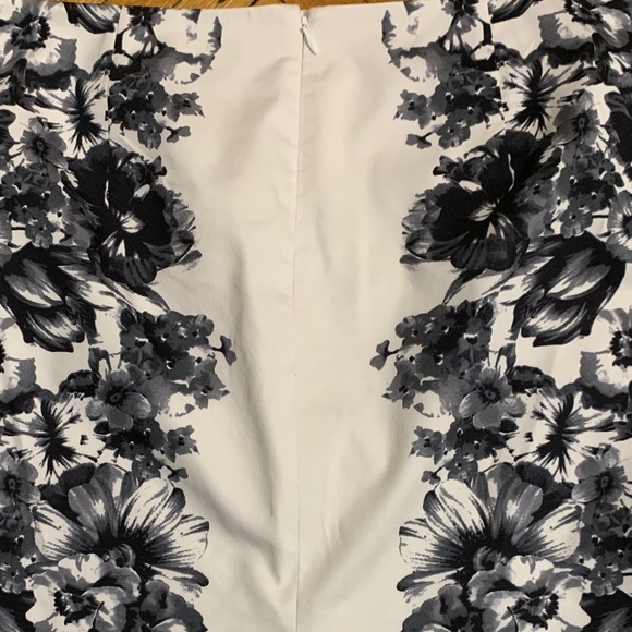 Express Monochrome Floral Pencil Skirt - Picture 3 of 6